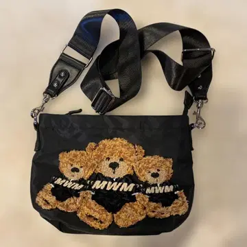 곰 자수 숄더백 MWM
