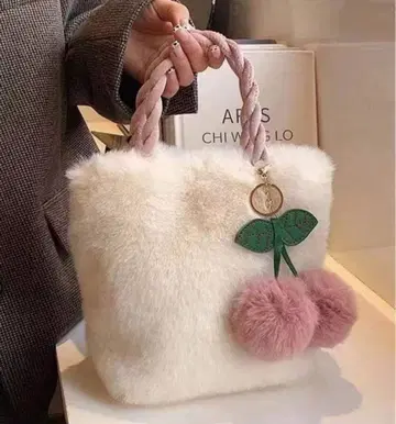 마지막 1개 ZARA 해외 브랜드 체리 퍼 2way 숄더백