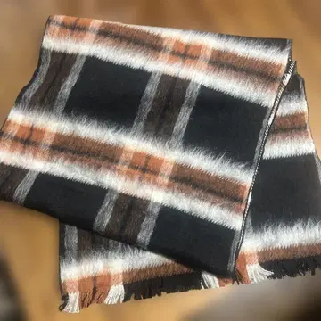 체크 무늬 스톨 블랙과 오렌지