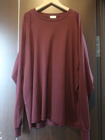 URU 버건디 티셔츠