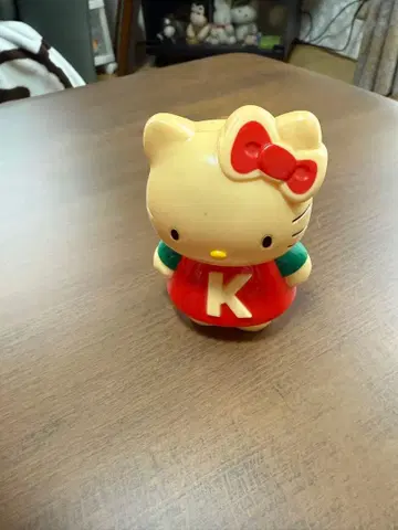 헬로키티 K의 문자가 들어간 캐릭터