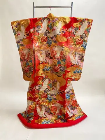 지금만 이 가격! 신부의 우치카케 학과 꽃 자수 기모노