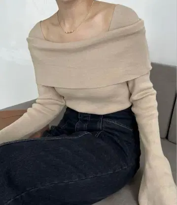 CAPRICIEUX LE'MAGE 오프숄더풍 스퀘어 니트