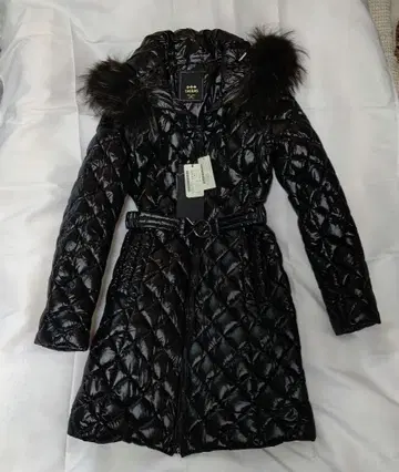 [ 미사용 새상품 ] TATRAS 블랙 다운 코트