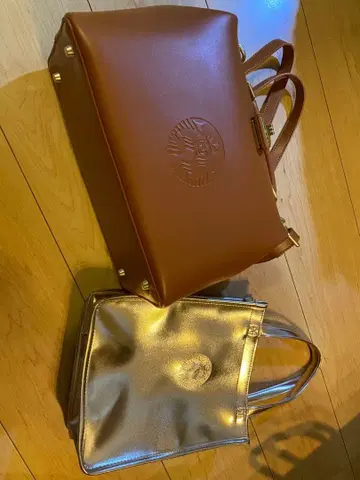 스타벅스 브라운 숄더백 중형과 골드백 세트