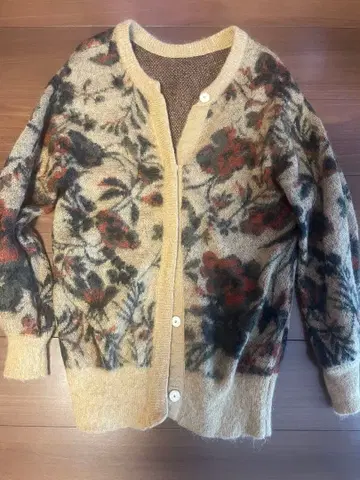 AMERI 꽃무늬 긴팔 가디건