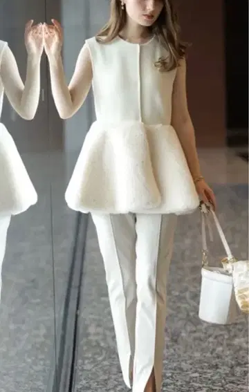 화이트 퍼 베스트 페플럼 베스트 슬리브리스 플레어