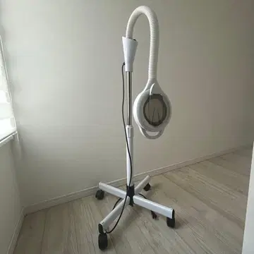 확대 렌즈 부착 스탠드 라이트 (LED 타입) 화이트