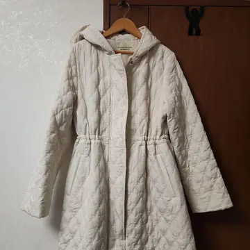 STRAWBERRY FIELDS 퀼팅 코트 아이보리