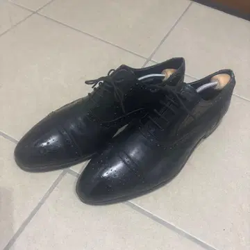 마드라스 블랙 가죽 드레스 슈즈