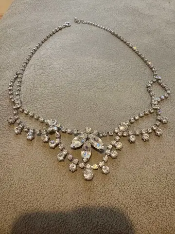 크리스탈 장식 실버 목걸이