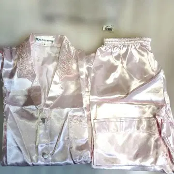 [ 미사용 새상품 ] 새틴 원단 파자마 긴팔 M 사이즈 핑크