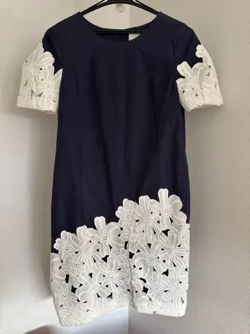 체스티 Chesty 네이비 꽃무늬 자수 반팔 원피스