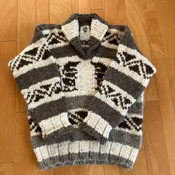 박쥐 디자인 니트 스웨터 V넥