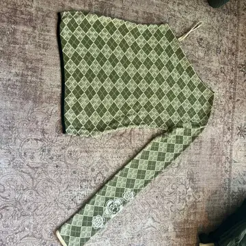 Yan Yan 올리브 그린 긴팔 니트 꽃무늬 자수