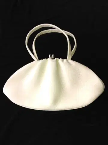 화이트 플랫 핸드백