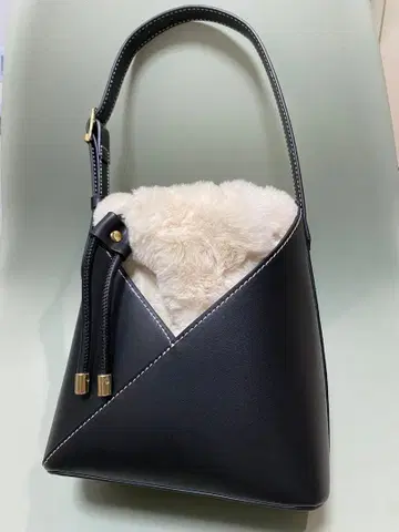 zara 인조 모피 숄더백