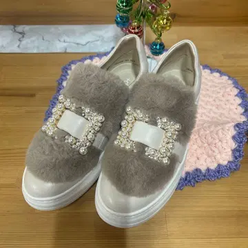 추천 퍼 펄 장식 슬립온 스니커즈