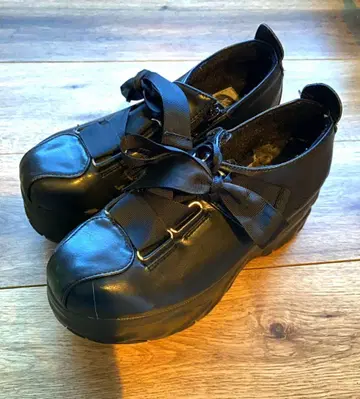 YASHA 블랙 스니커즈