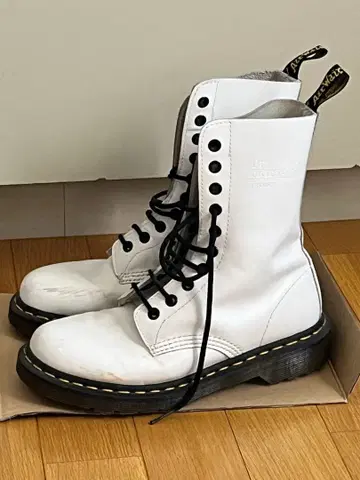 닥터마틴 10홀 부츠