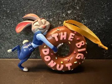 주디 오너먼트 디즈니 스토어 크리스마스 2024