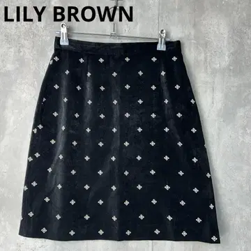릴리 브라운 새틴 느낌 자수 스커트 블랙 미니 스커트
