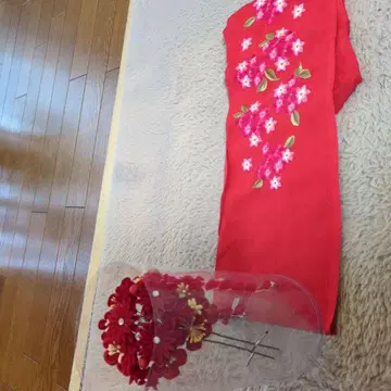 빨간색 꽃무늬 자수 장식용 깃과 머리 장식 세트