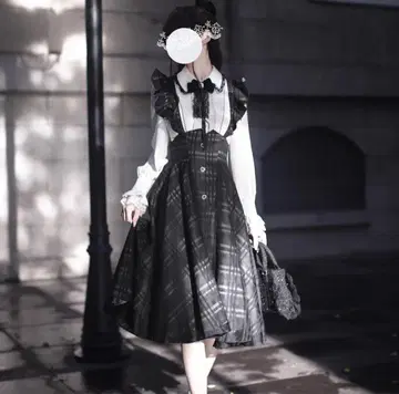 MANUSMACHINA 블라우스