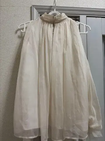 LILY BROWN 드레이프 보타이 쉬폰 블라우스