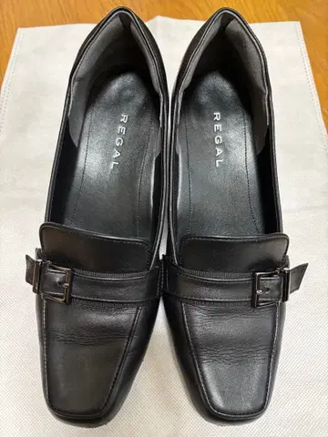 REGAL 천연 가죽 블랙 로퍼 버클 포함