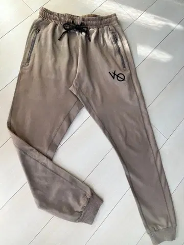 뱅퀴시 VANQUISH FITNESS 베이지 스웨트 팬츠 S