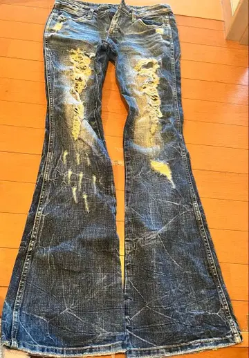 데미지 가공 부츠컷 데님