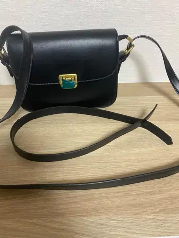 블랙 가죽 숄더백