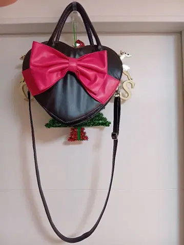 하트형 리본 포함 백 블랙 x 핑크