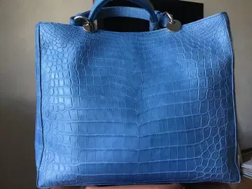 파란 정품 크로커다일 핸드백