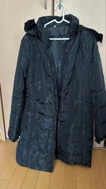 블랙 다운 자켓 후드 부착