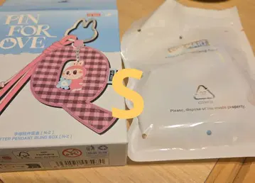 THE MONSTERS Love용 알파벳 펜던트 핀