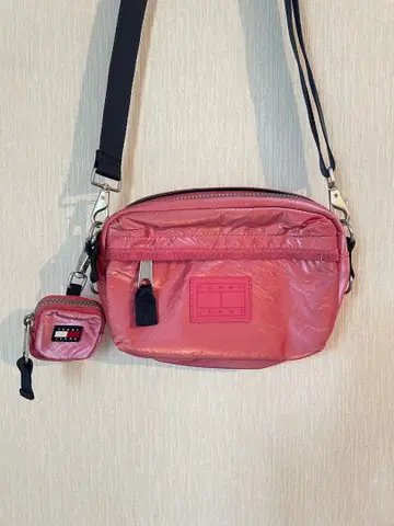 TOMMY JEANS 핑크 숄더백