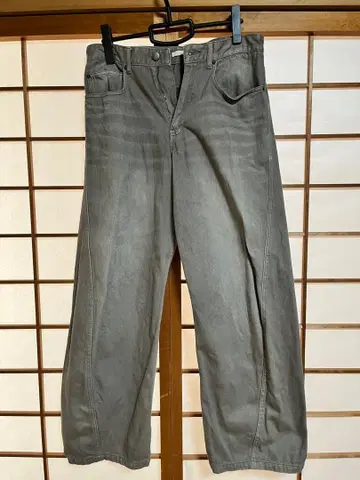 VINTAGE WASHED CURVED DENIM 사이즈 L