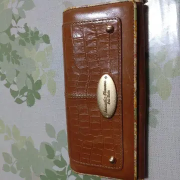 브라운 가죽 장지갑 크로커다일 패턴