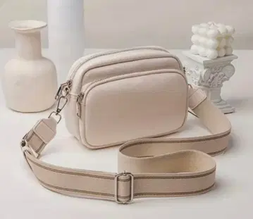 베이지 합성 피혁 숄더백