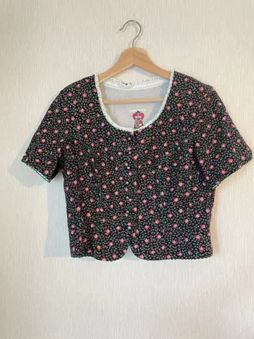 오스트리아 빈티지 dirndl 꽃무늬 반팔 숏 기장 셔츠 블랙