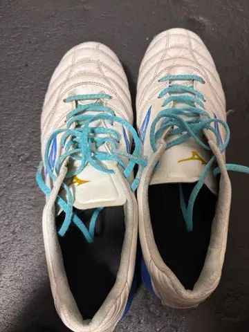 미즈노 축구화 화이트/블루