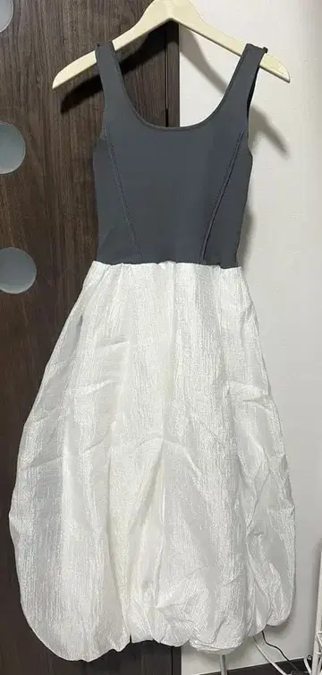 슬리브리스 벌룬 원피스