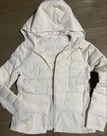 화이트 후드 부착 다운 자켓 S