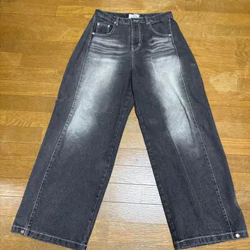 치카시츠+ 스냅 버튼 스티치 데님 팬츠