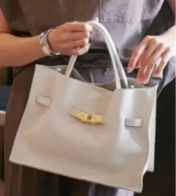 비올라돌로 백 화이트 토트백 핸드백