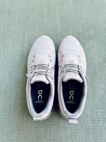 on Cloud Waterproof 핑크 스니커즈