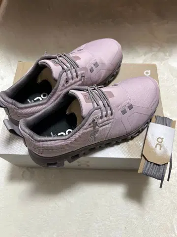 on Cloud6 Waterproof 핑크 스니커즈