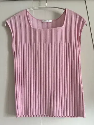 PINKY&DIANNE 스퀘어넥 니트 사이즈 38